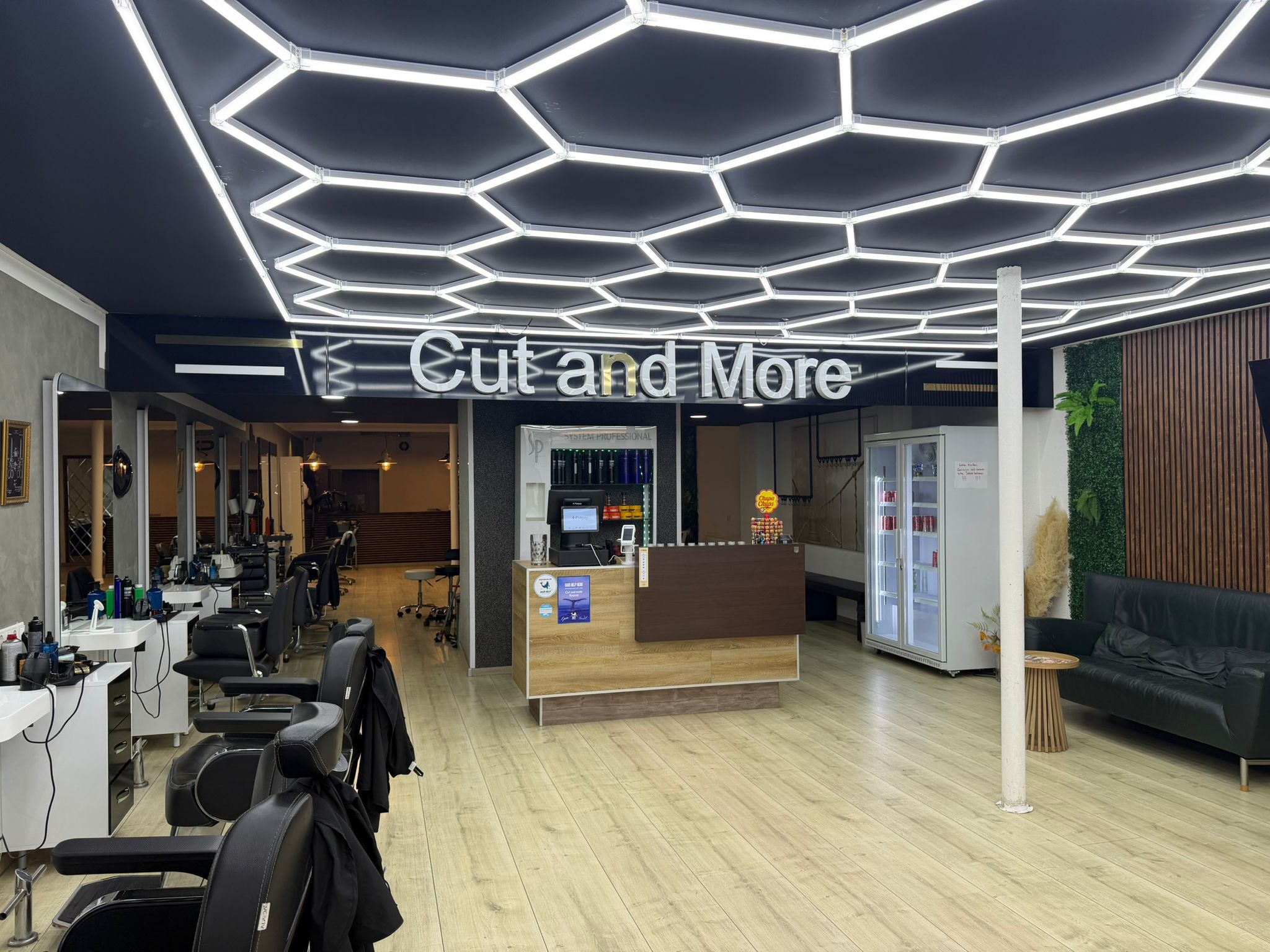 Cut and More Kalkar Innenansicht 5